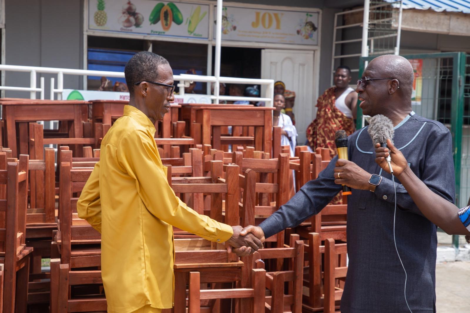 Mr-Abraham-Asante-Obeng-Headmaster-of-Pentecost-Prepartory-School-in-handshake-with-Dr-Emmanuel-Kwame-Obeng-RCDII-President